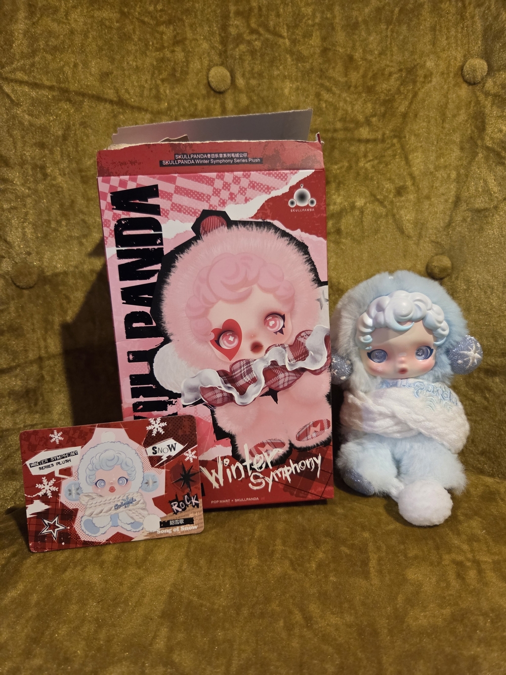 POPMART SKULLPANDA Winter Symphony Song Of Snow Plush Doll